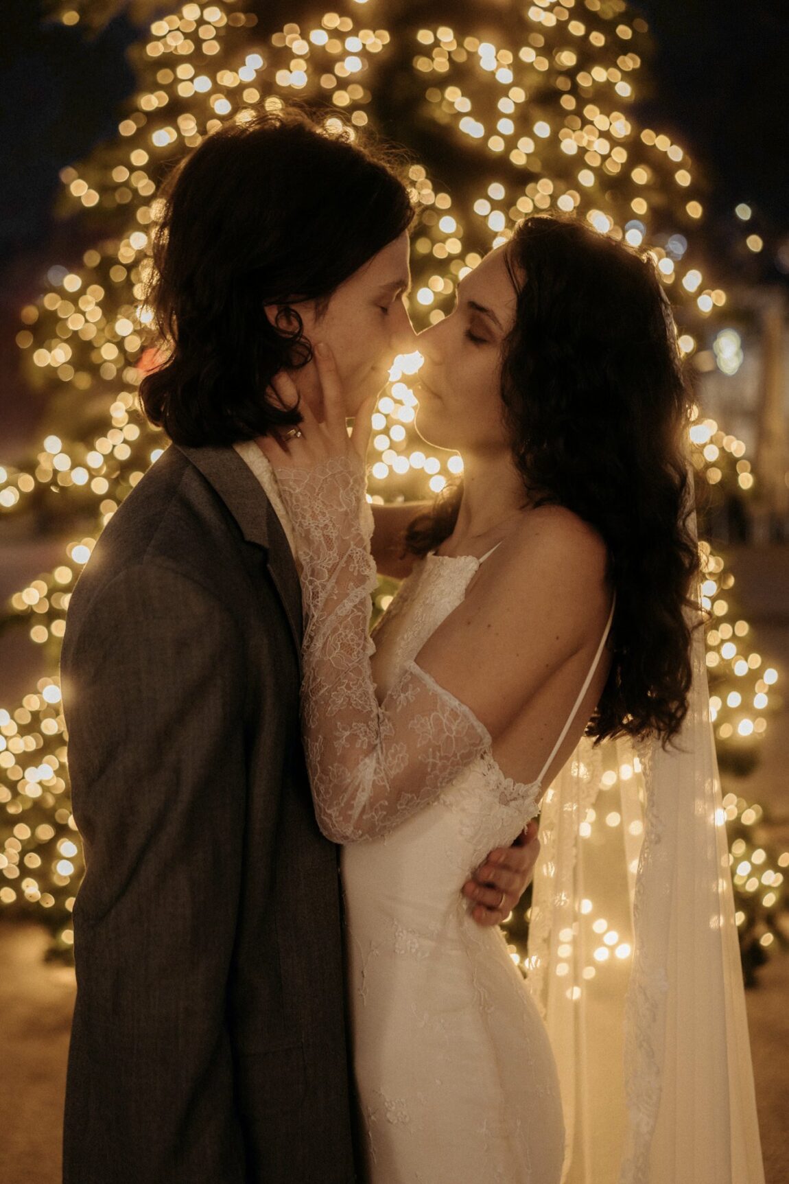 Mariage de Noël à Mauguio - Clara + Keiran - Blog Mariage Madame C Mariage de Noël à Mauguio © Angelo Lacancellera