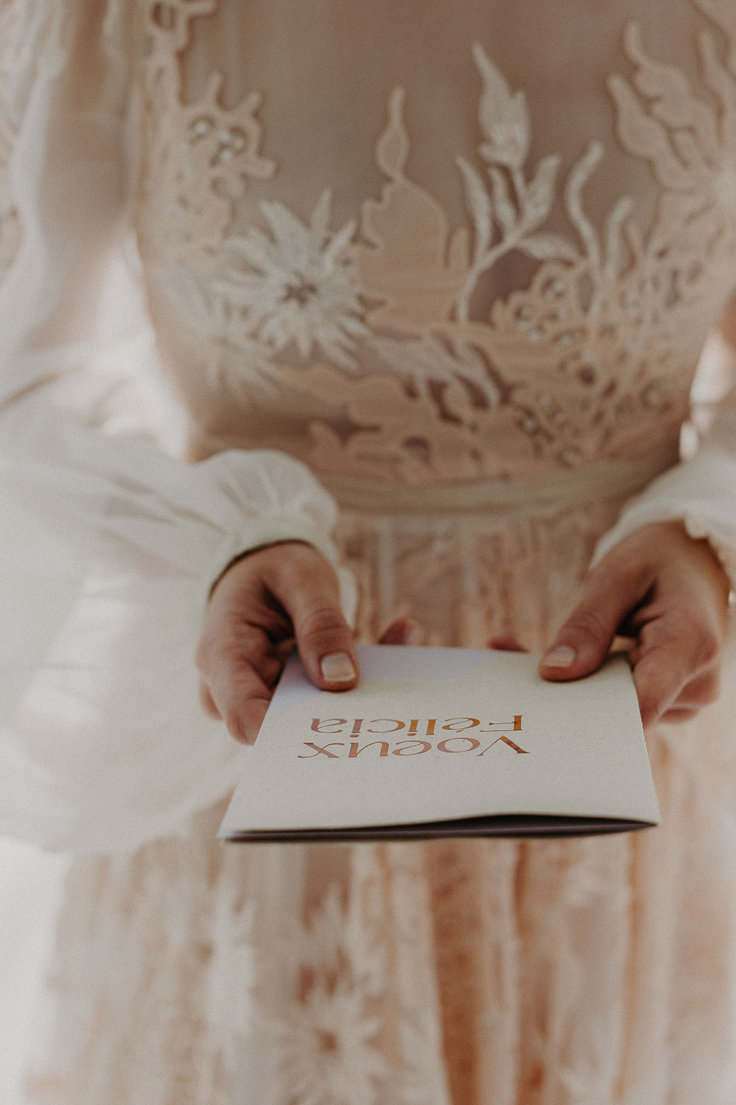 Amour Irisé - Blog Mariage Madame C Mariage Moderne en Alsace à l'Orangerie du Manoir © Marion Schultz