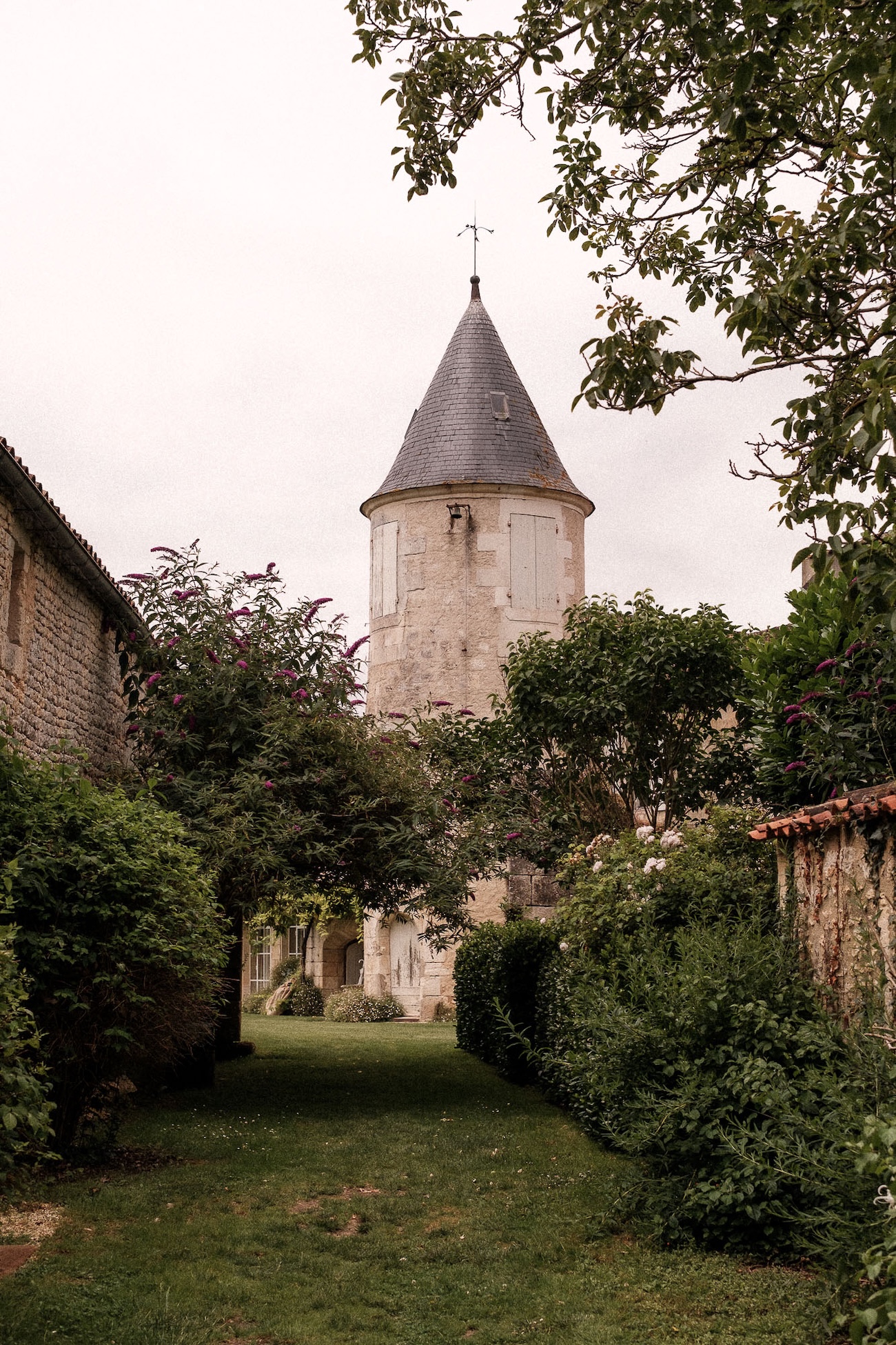 Mariage d'été au Château de Mouillepied - Clémence & Thibaud - Blog Mariage Madame C