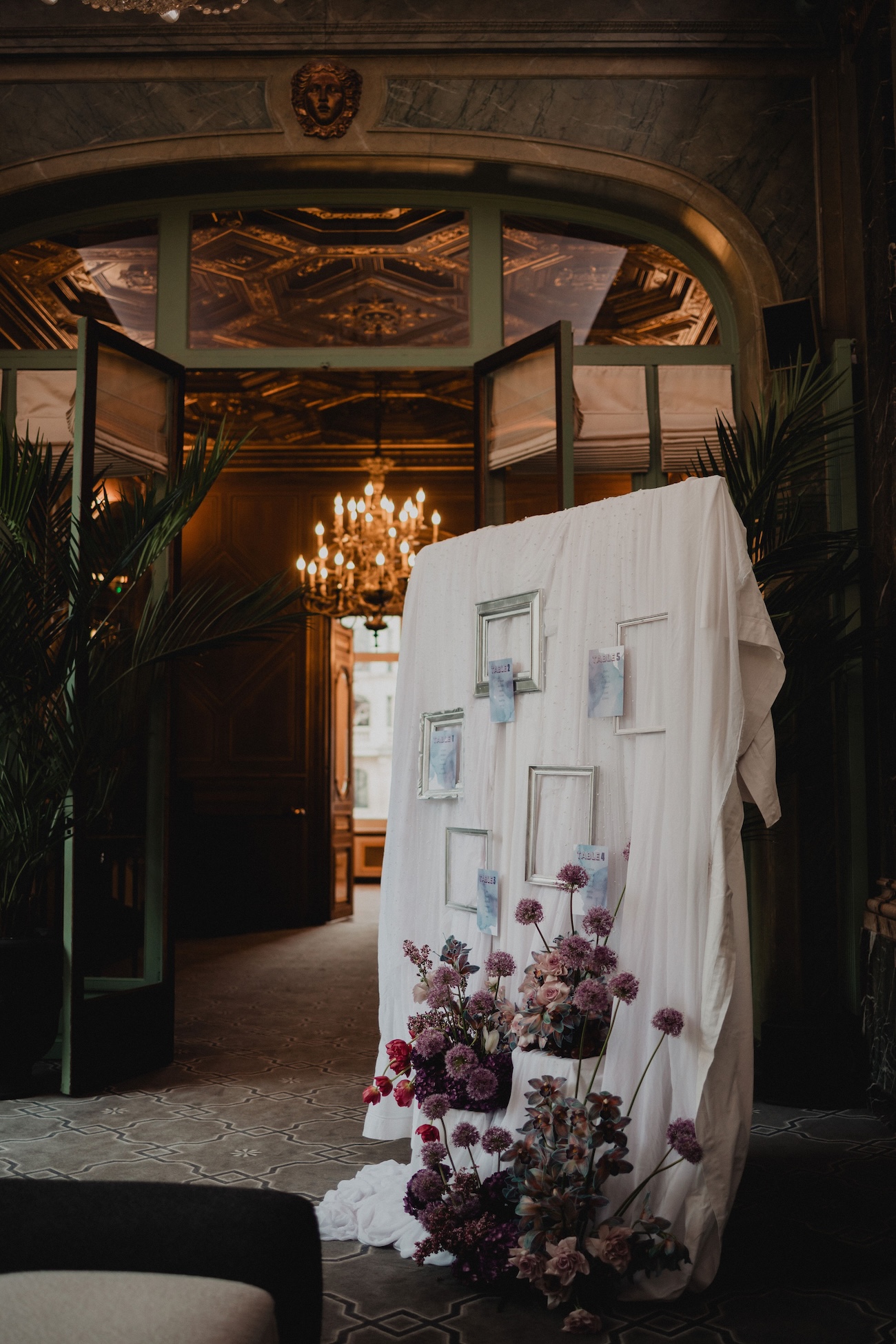 Mariage moderne et inclusif : une inspiration élégante à la Galerie Bourbon - Blog Mariage Madame C