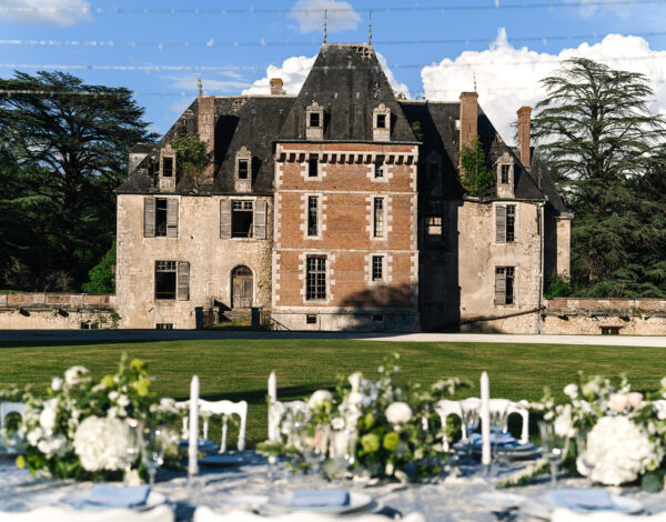 Mariage romantique au Château de Courcelles le Roy © Aurore Poupon