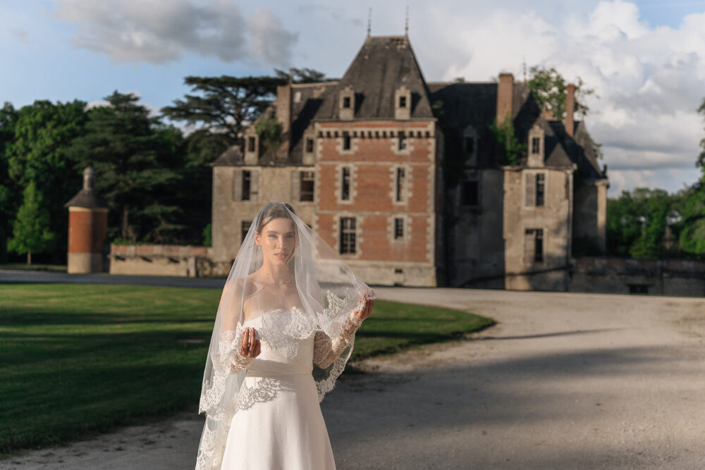 Mariage romantique au Château de Courcelles le Roy © Aurore Poupon