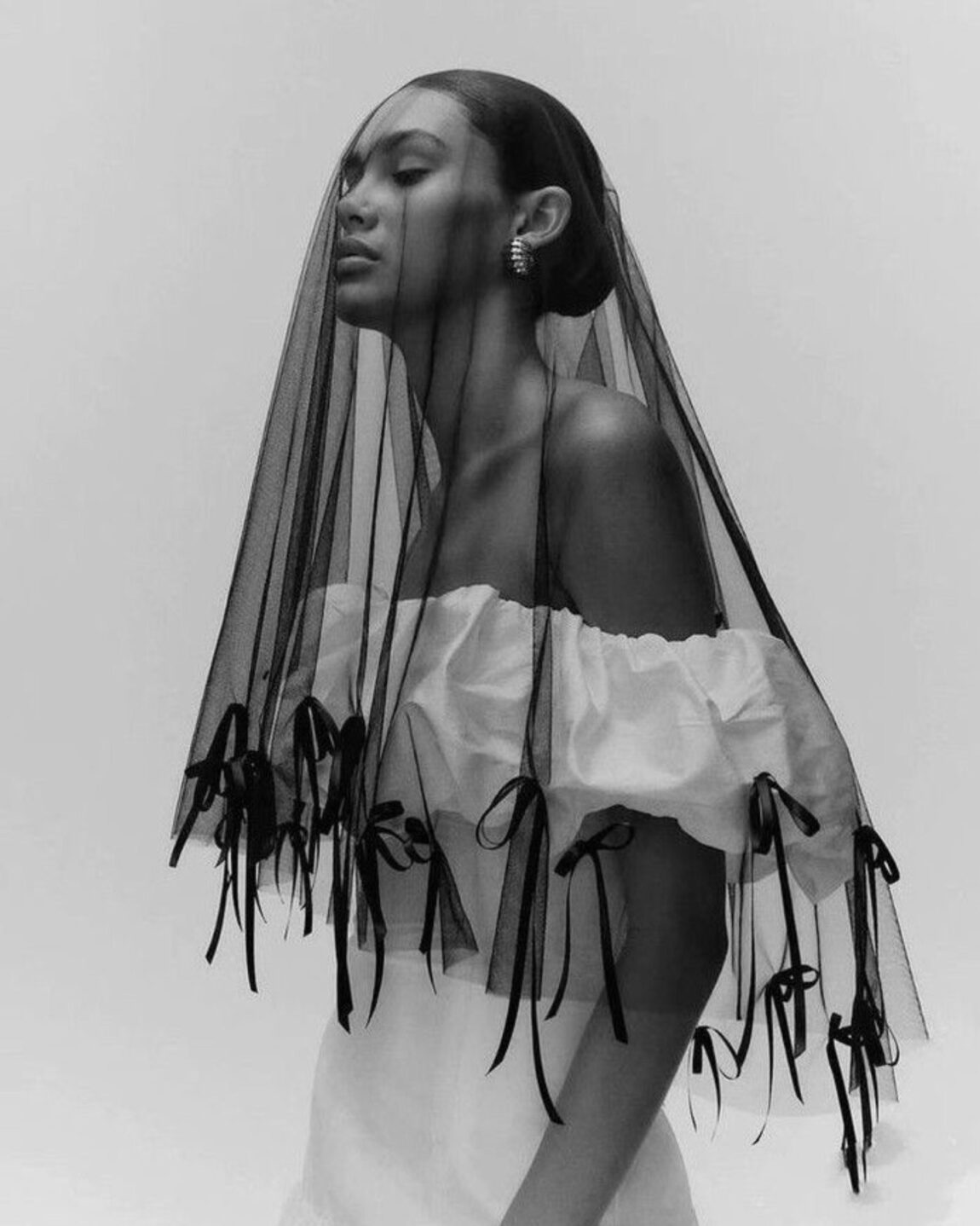 Coiffes de Mariée 2026 : Tendances Béguins et Accessoires Luxe