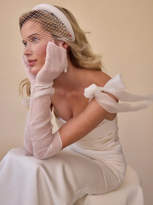 So Hélo Collection 2026 : Bijoux et accessoires de la mariée - Blog Mariage Madame C Serre-tête voilette Robyn Blusher Lelet NY