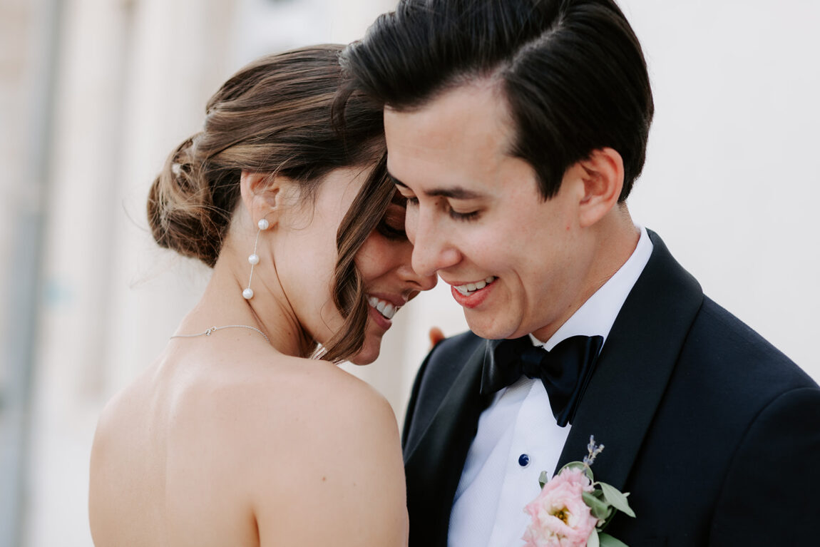 De la Caroline du Nord au Château St Pierre de Serjac - Kelly + Rob - Blog Mariage Madame C Mariage en Occitanie au Château de St Pierre de Serjac © Laetitia Leofold