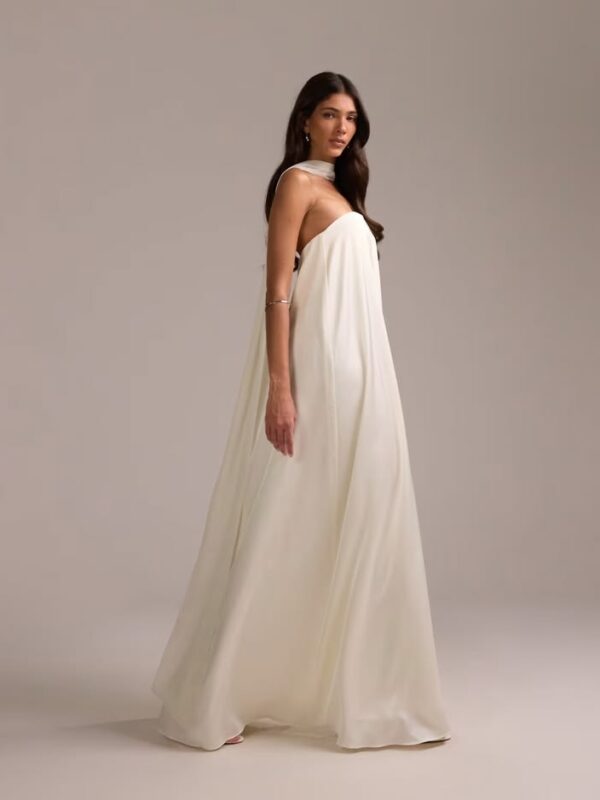 Robe de mariée bandeau satinée avec traîne ASOS