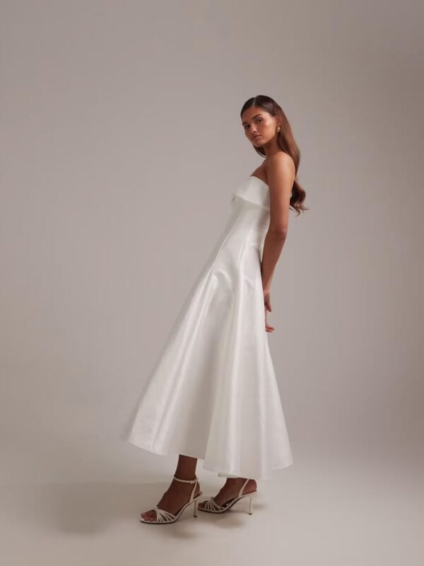 Robe de mariée structurée coupe bandeau ASOS