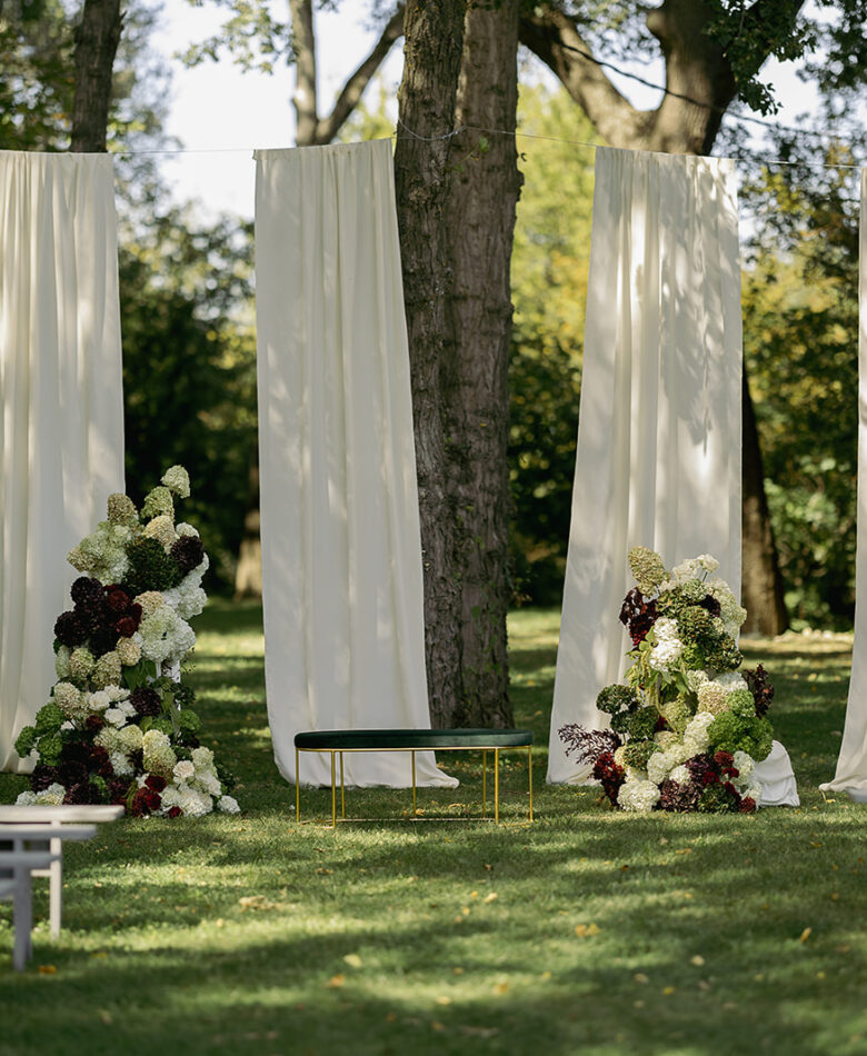 Mariage moderne au Domaine de Blanche Fleur - Morgane & Antoine - Blog Mariage Madame C Mariage moderne au Domaine de Blanche Fleur © Melissa Orfila photography