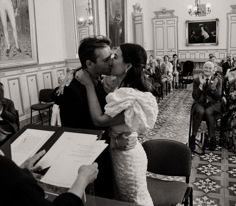 Destination wedding in France in Uzès © Justine Oset