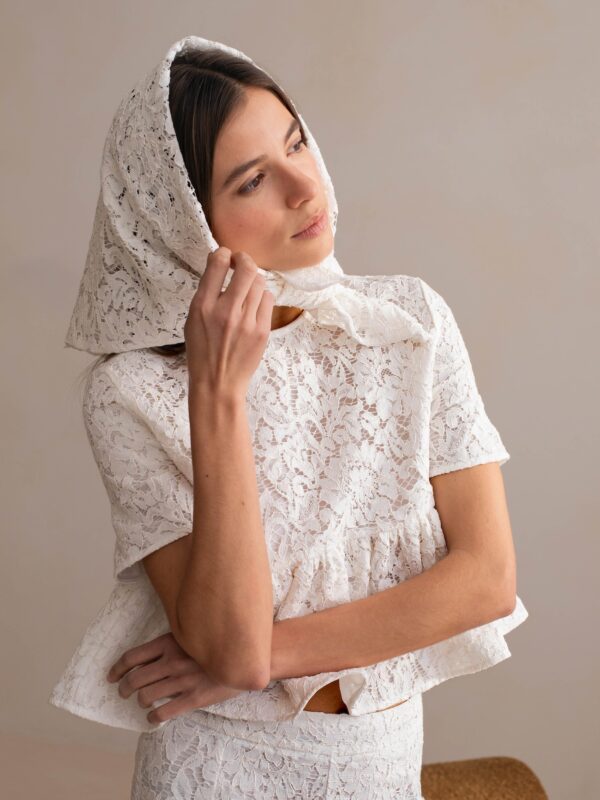 Rosaé Cérémonie 2026 : Le vestiaire des mariées modernes - Blog Mariage Madame C Foulard en dentelle Le Louis Rosaé Paris
