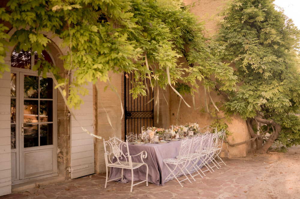 Destination wedding intime en Provence au Château du Jonquier — Michelle & Madi - Blog Mariage Madame C