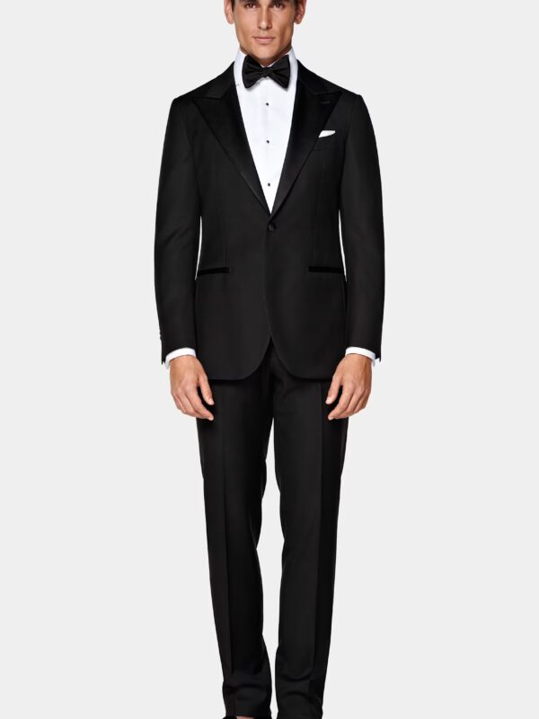 Quelle tenue porter à un mariage ? Notre sélection par couleur pour les invitées - Blog Mariage Madame C Smoking noir Havana coupe Tailored Suitsupply