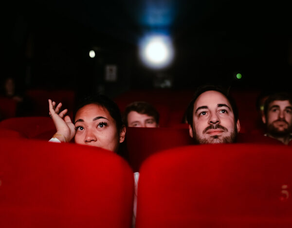 Film de mariage au cinéma : une expérience unique © The Wild Strawberry