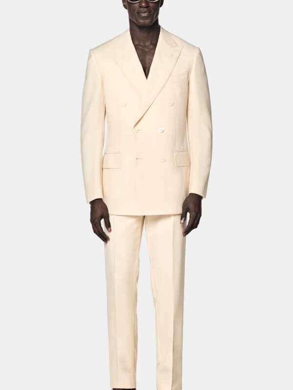 Quelle tenue porter à un mariage ? Notre sélection par couleur pour les invitées - Blog Mariage Madame C Costume jaune beurre Milano coupe Tailored Suitsupply